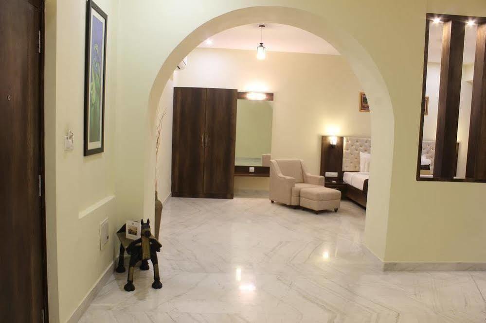 Mewargarh Udaipur By Red Lion S Hotell Exteriör bild
