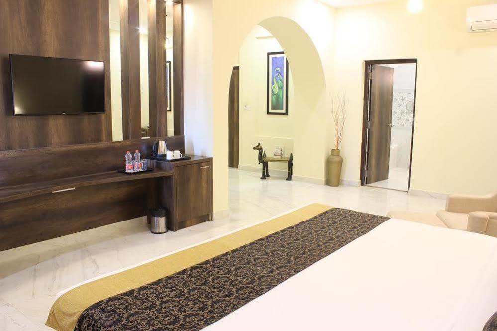 Mewargarh Udaipur By Red Lion S Hotell Exteriör bild