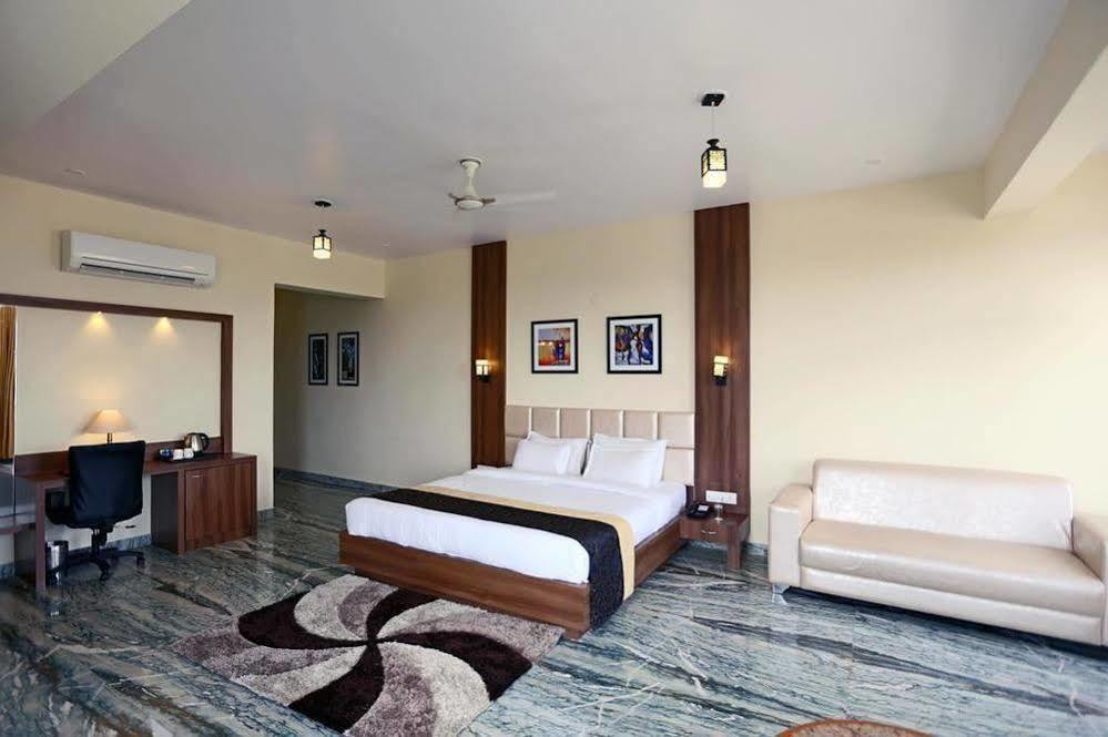 Mewargarh Udaipur By Red Lion S Hotell Exteriör bild