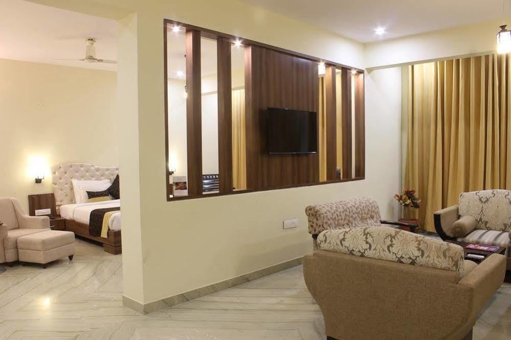 Mewargarh Udaipur By Red Lion S Hotell Exteriör bild