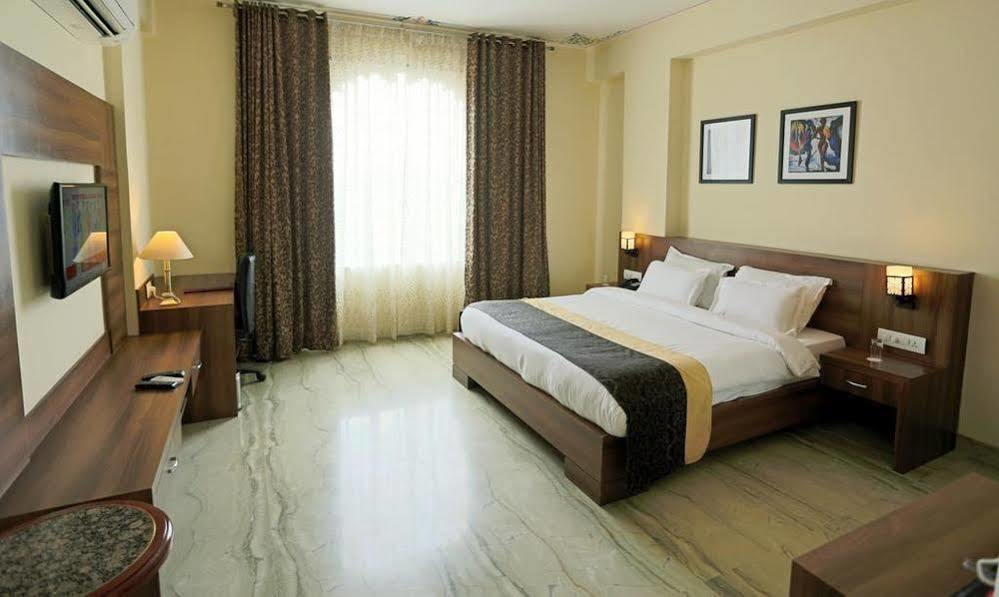 Mewargarh Udaipur By Red Lion S Hotell Exteriör bild