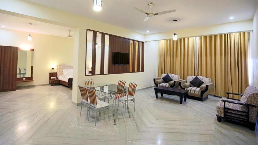Mewargarh Udaipur By Red Lion S Hotell Exteriör bild