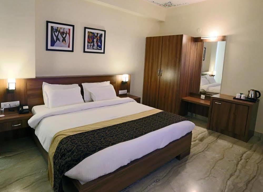 Mewargarh Udaipur By Red Lion S Hotell Exteriör bild