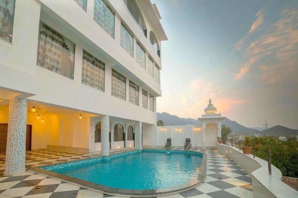 Mewargarh Udaipur By Red Lion S Hotell Exteriör bild