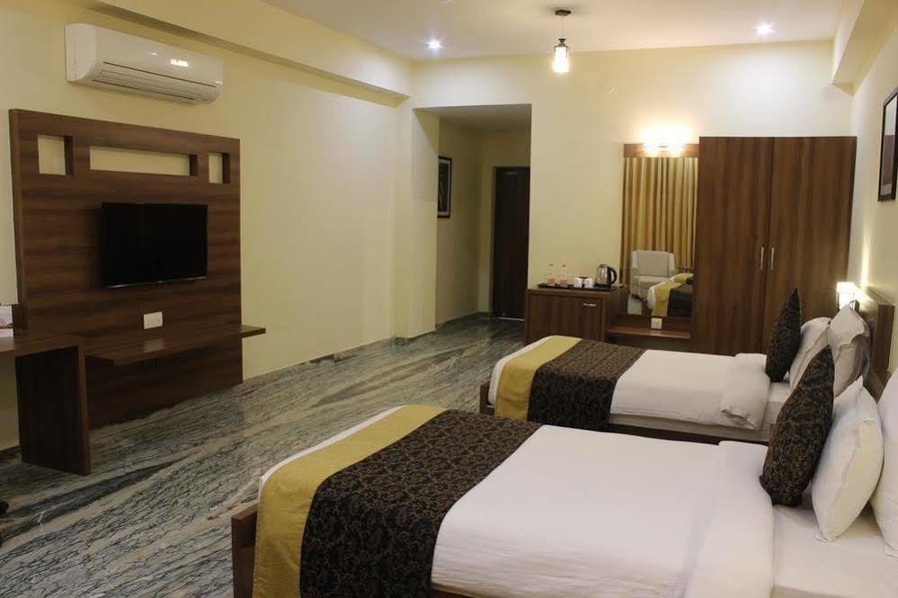 Mewargarh Udaipur By Red Lion S Hotell Exteriör bild