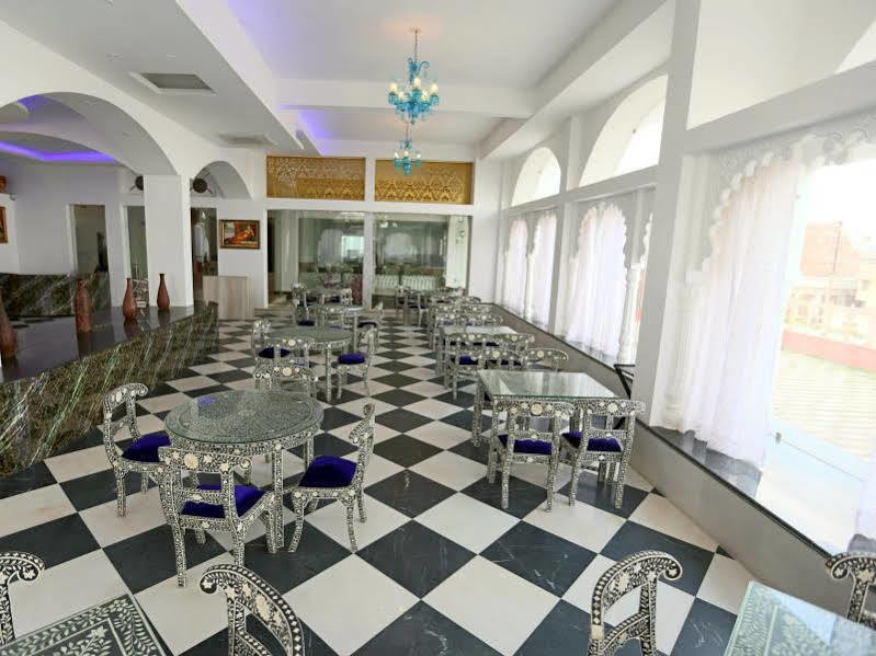 Mewargarh Udaipur By Red Lion S Hotell Exteriör bild